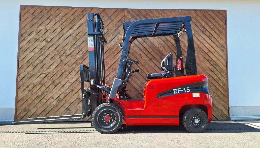 EF-15 - Fotografie 1